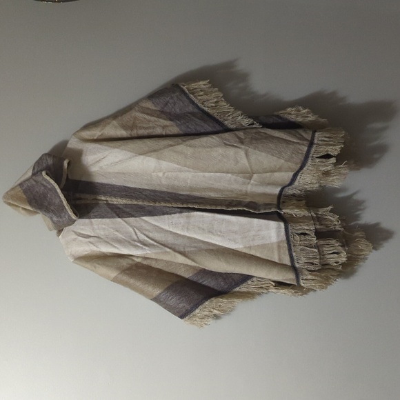 Fringed Alpaca Poncho with Hood - Picture 2 of 6